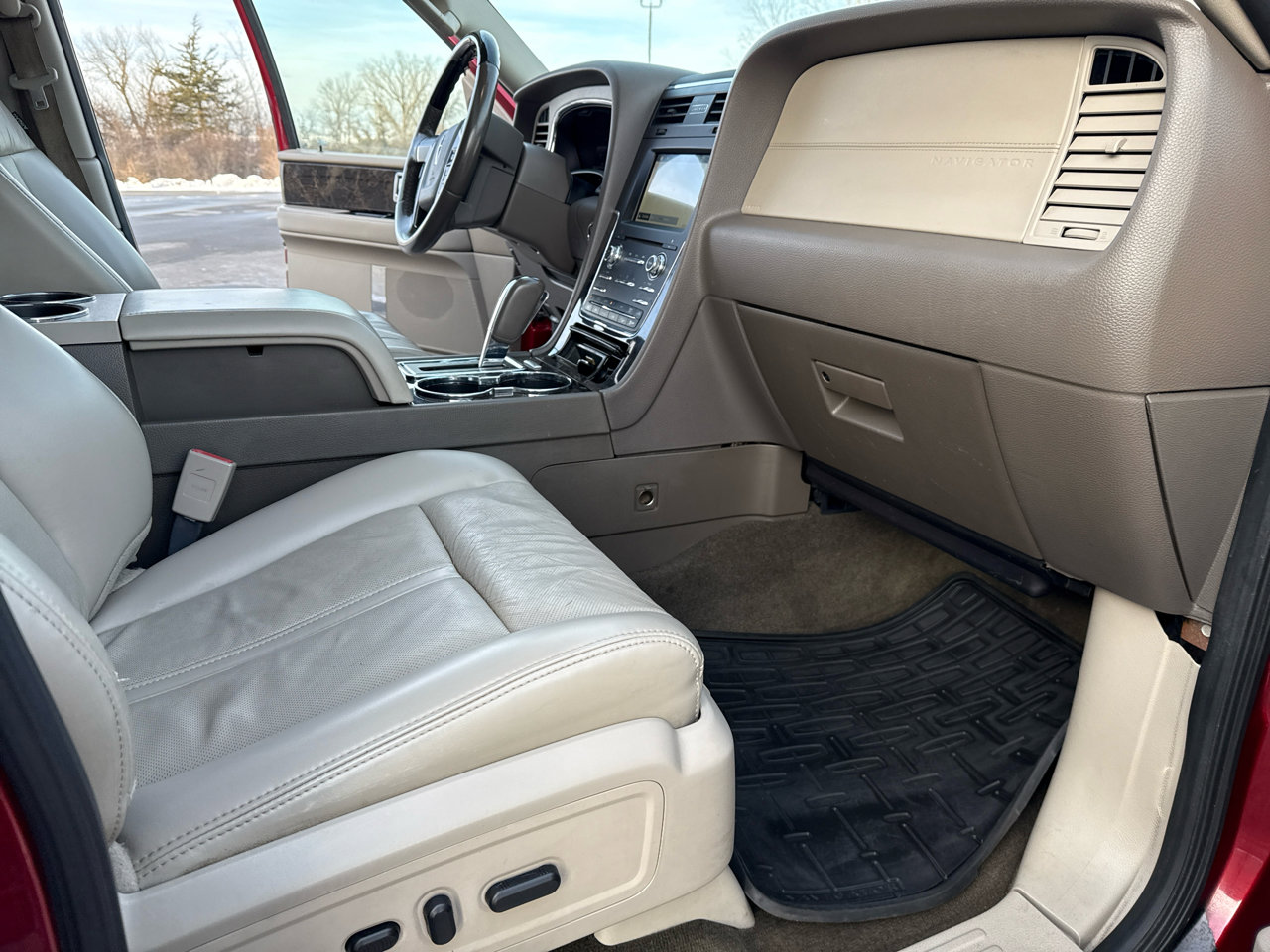 Used 2017 Lincoln Navigator Select image 32