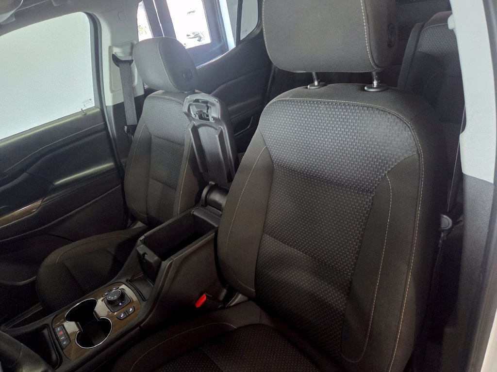 Used 2023 GMC Acadia SLE w/ Driver Convenience Package FWD image 9
