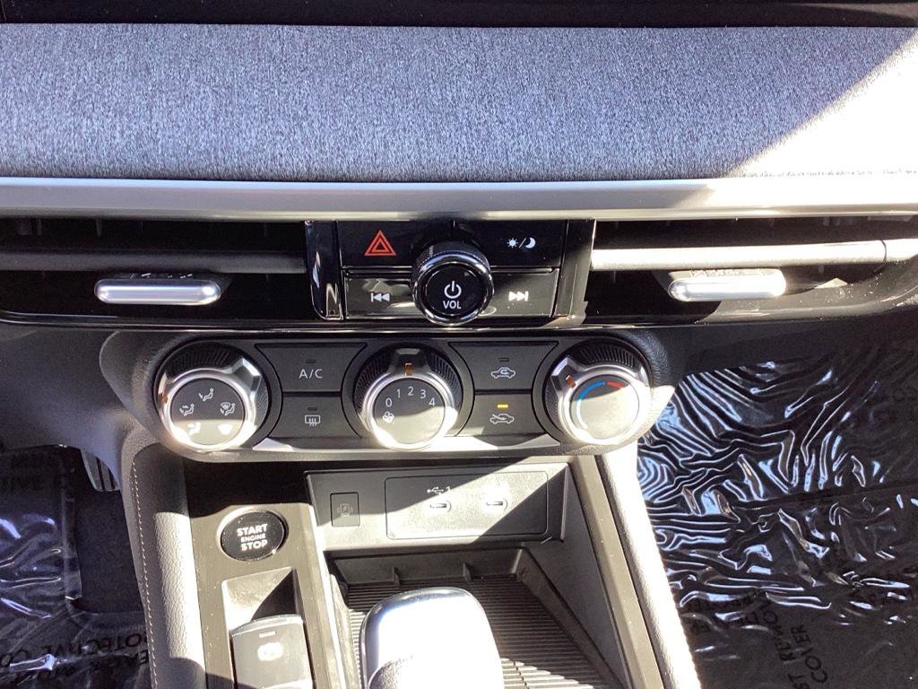 New 2025 Nissan Kicks SV w/ Charging Package image 17