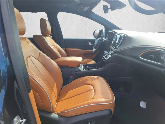 Used 2023 Chrysler Pacifica Pinnacle image 21