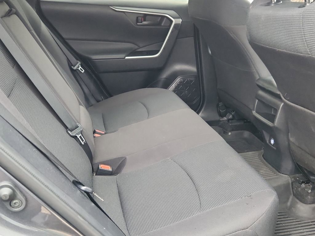 Used 2021 Toyota RAV4 LE image 18
