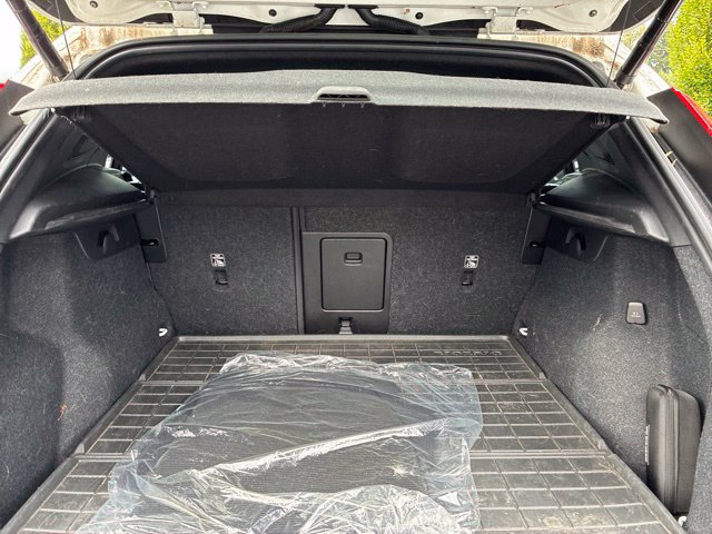 Used 2023 Volvo XC40 B5 Plus w/ Protection Package Premier AWD/4WD image 15