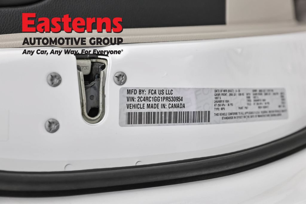 Used 2023 Chrysler Pacifica Limited FWD image 38