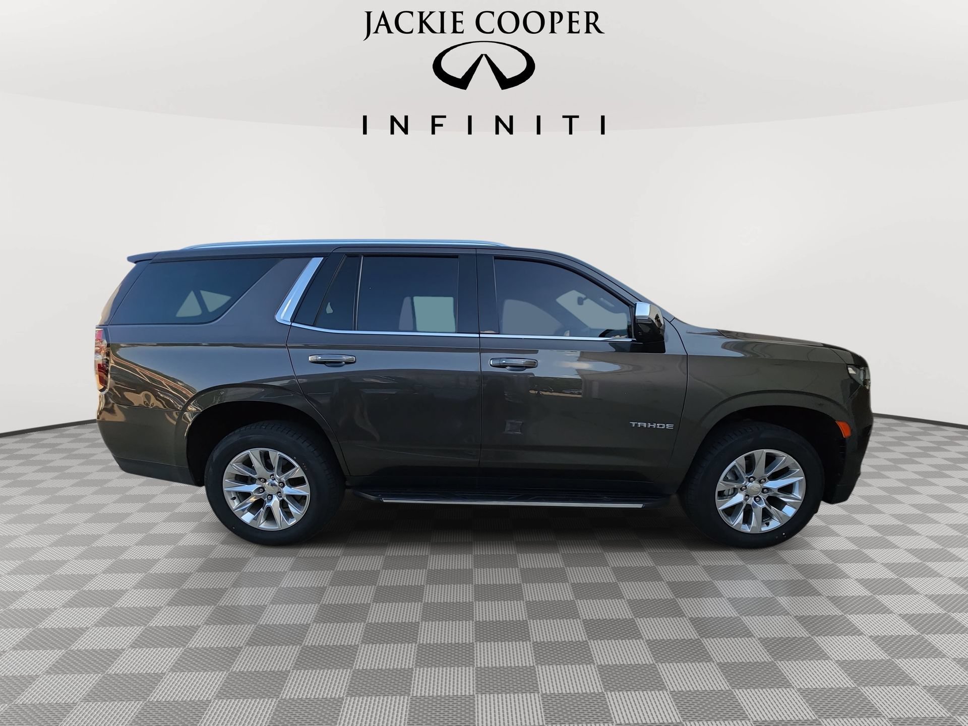 Used 2021 Chevrolet Tahoe Premier w/ Premium Package AWD/4WD image 4