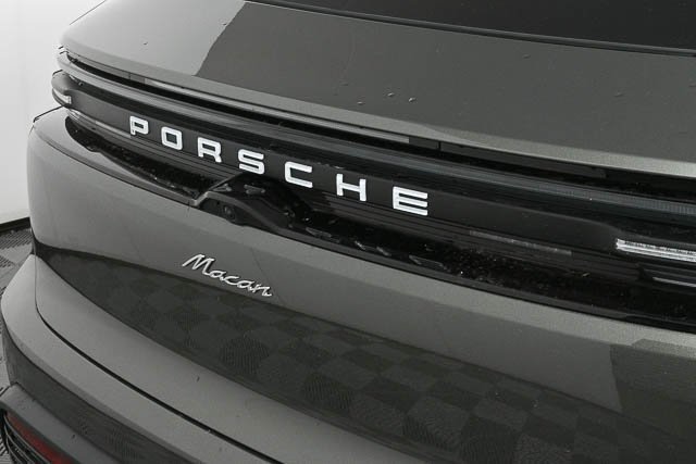 Certified 2025 Porsche Macan Electric image 32