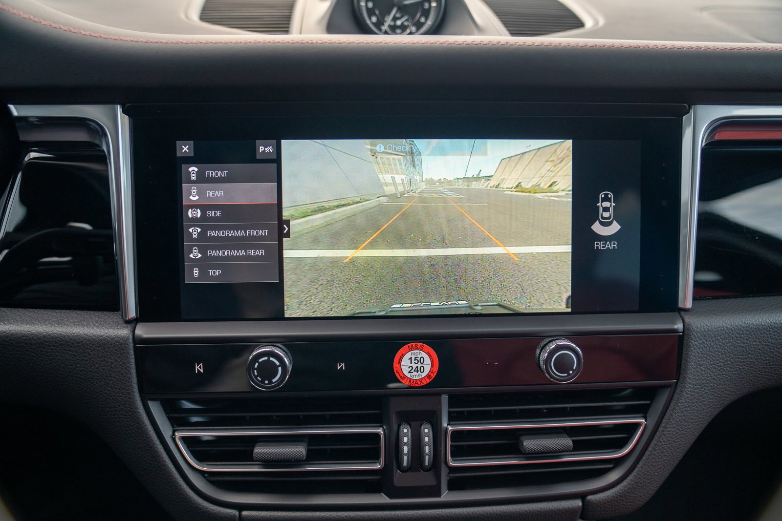 Used 2025 Porsche Macan image 19