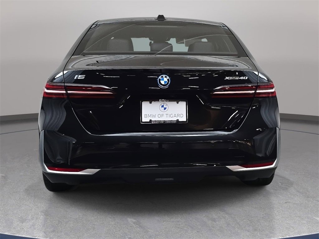 Used 2025 BMW i5 xDrive40 w/ Premium Package image 7