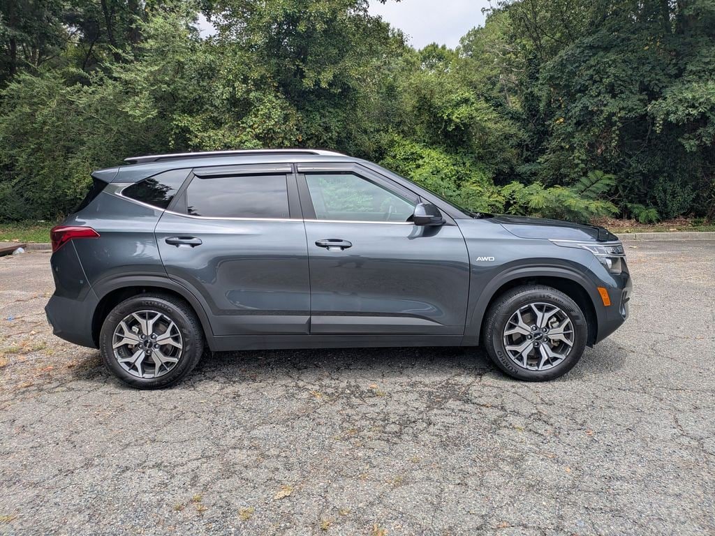 Used 2023 Kia Seltos EX AWD/4WD image 3