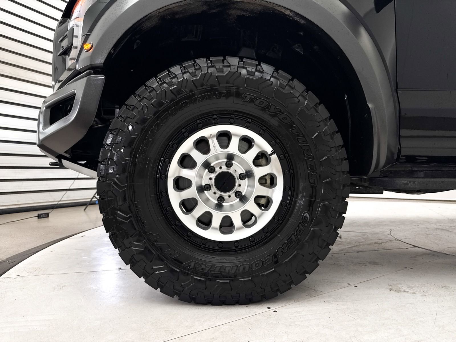 Used 2018 Ford F150 Raptor w/ Equipment Group 802A Luxury AWD/4WD image 14