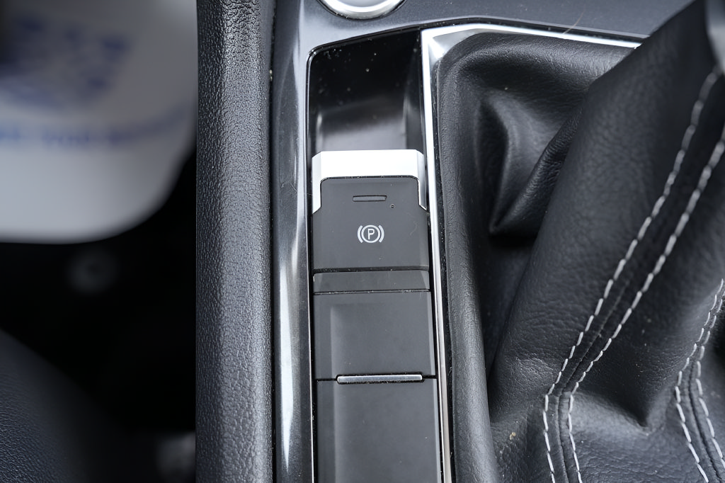 Used 2023 Volkswagen Tiguan SE w/ Panoramic Sunroof Package FWD image 33