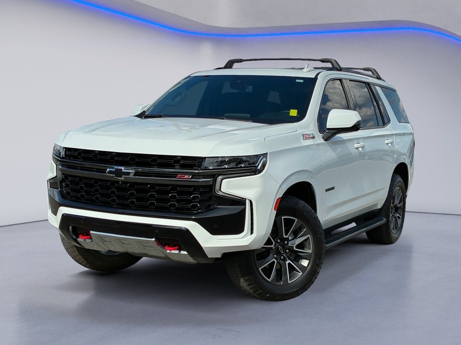 Used 2022 Chevrolet Tahoe Z71 w/ Luxury Package AWD/4WD image 2