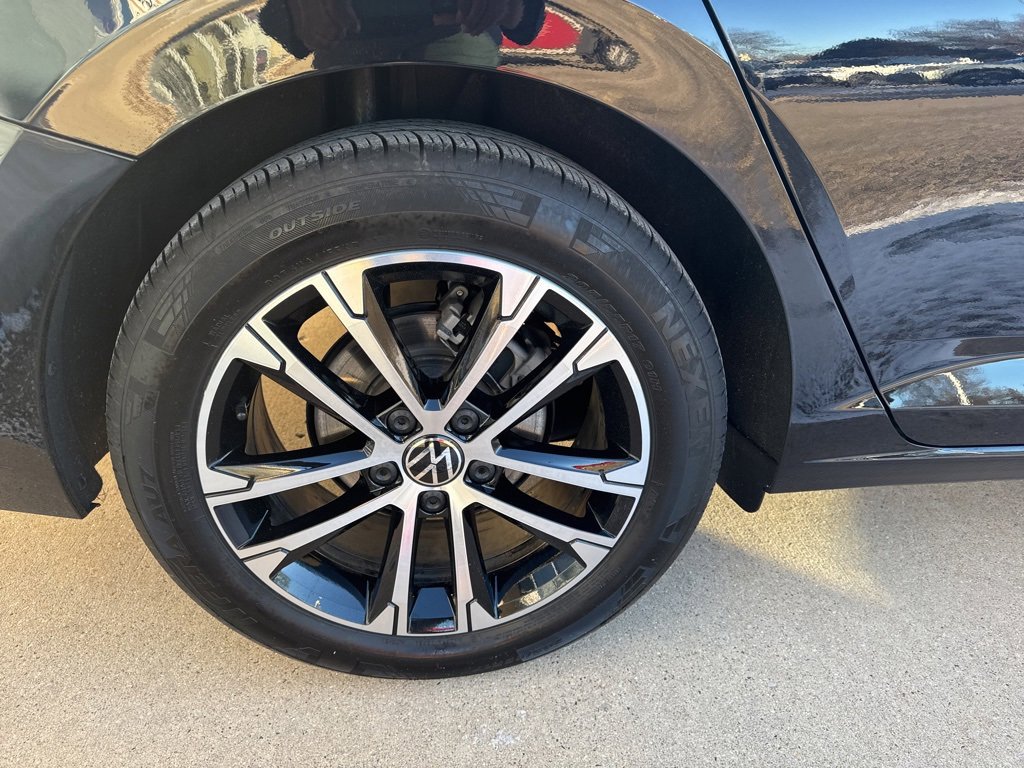 Certified 2025 Volkswagen Jetta Sport image 22