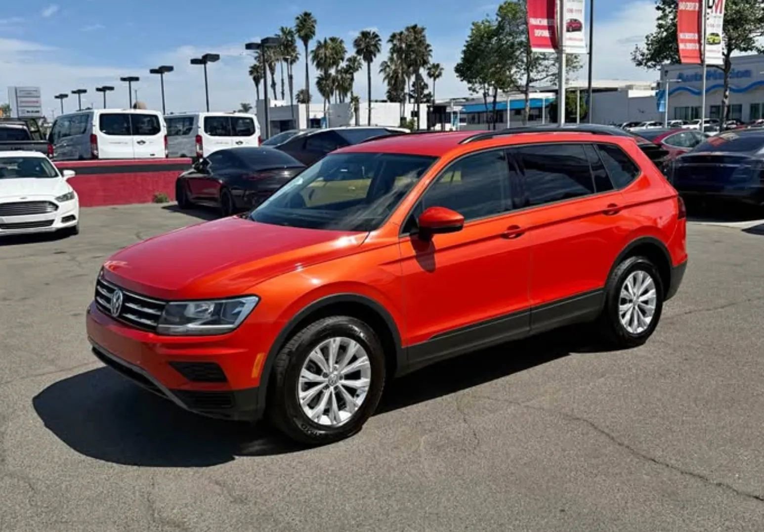 Used 2018 Volkswagen Tiguan S FWD image 2