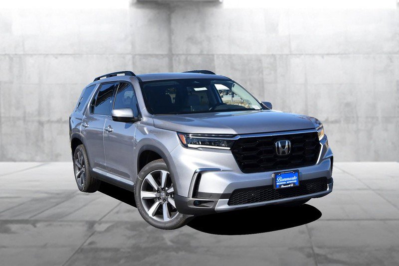 New 2025 Honda Pilot Touring image 2