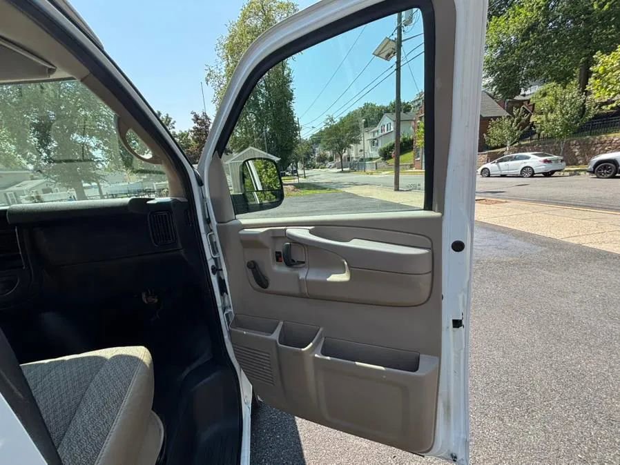 Used 2011 Chevrolet Express 2500 image 19