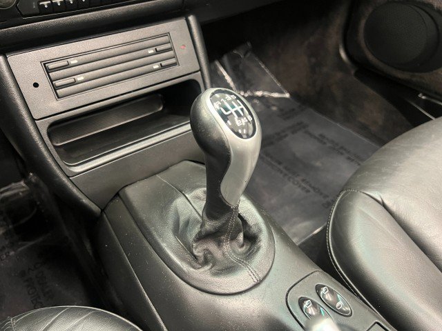 Used 2000 Porsche 911 Cabriolet image 21