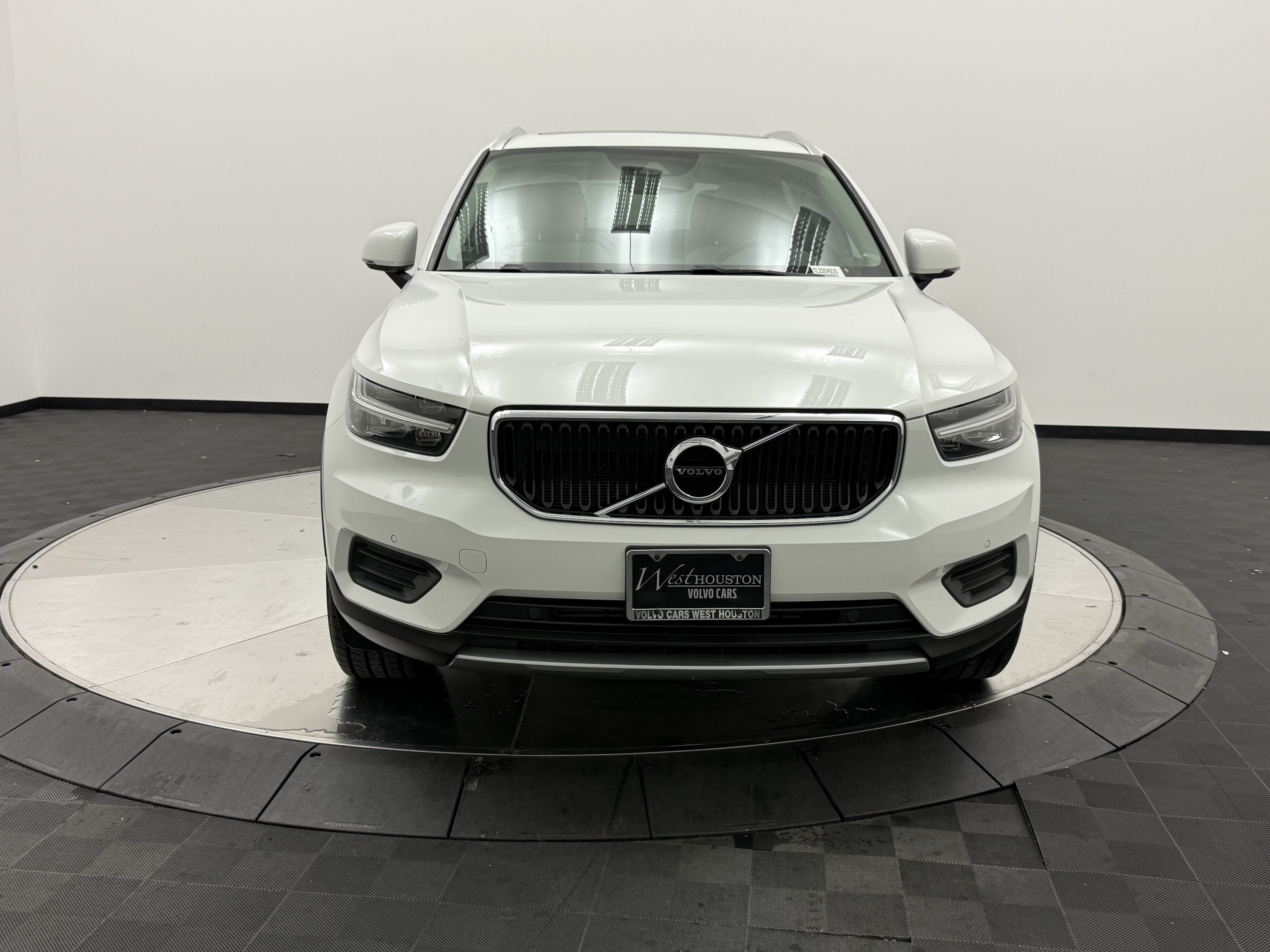 Used 2020 Volvo XC40 T5 Momentum AWD/4WD image 2