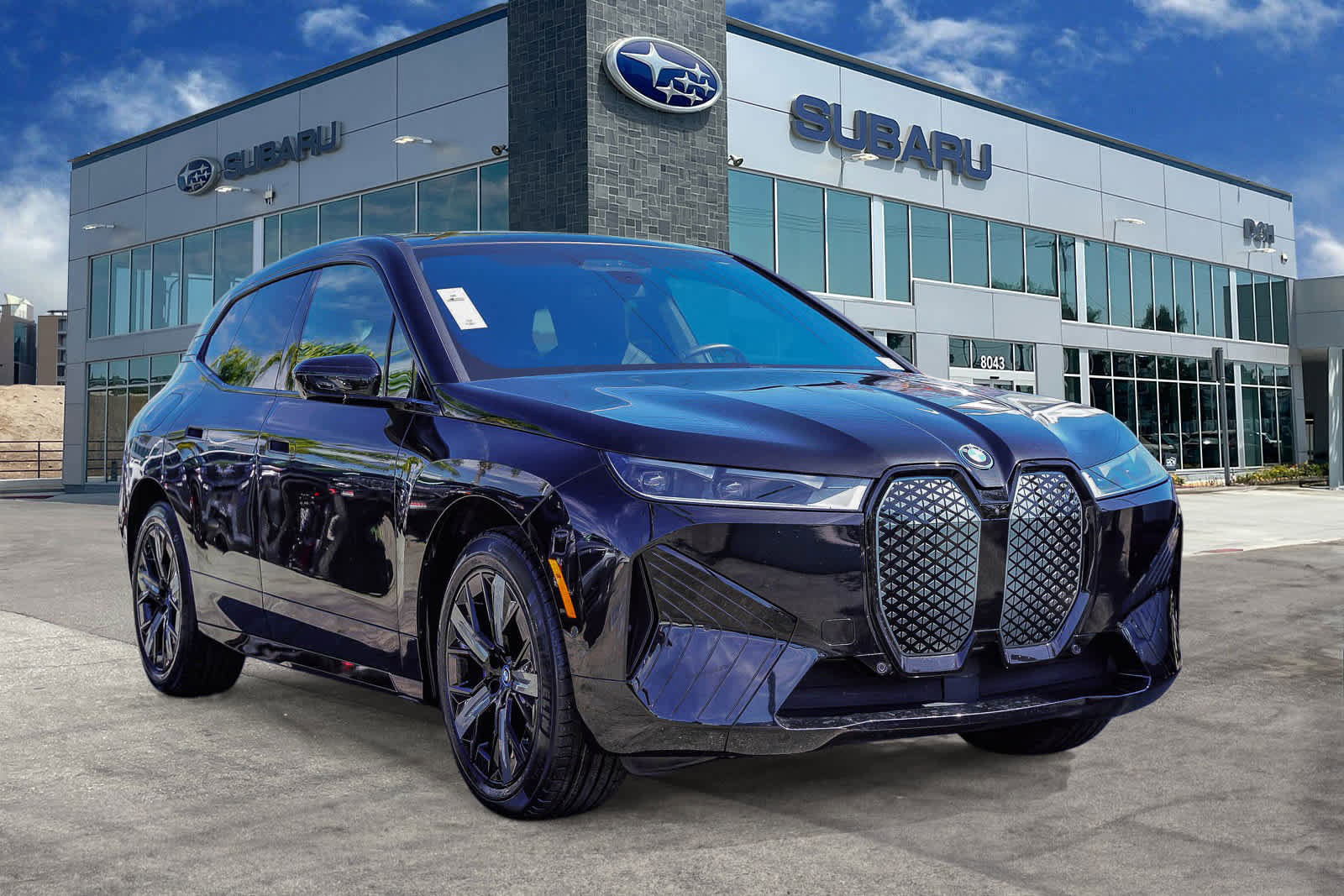 Used 2023 BMW iX xDrive50 w/ Sport Package image 3