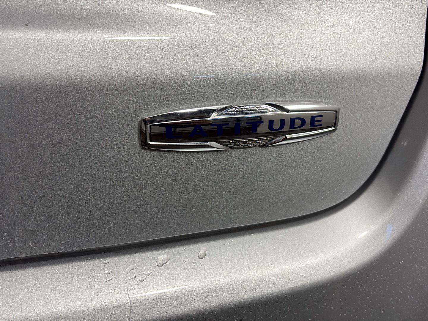 Used 2025 Jeep Compass Latitude image 9