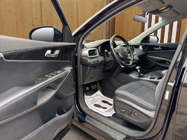 Used 2019 Kia Sorento AWD V6 image 30