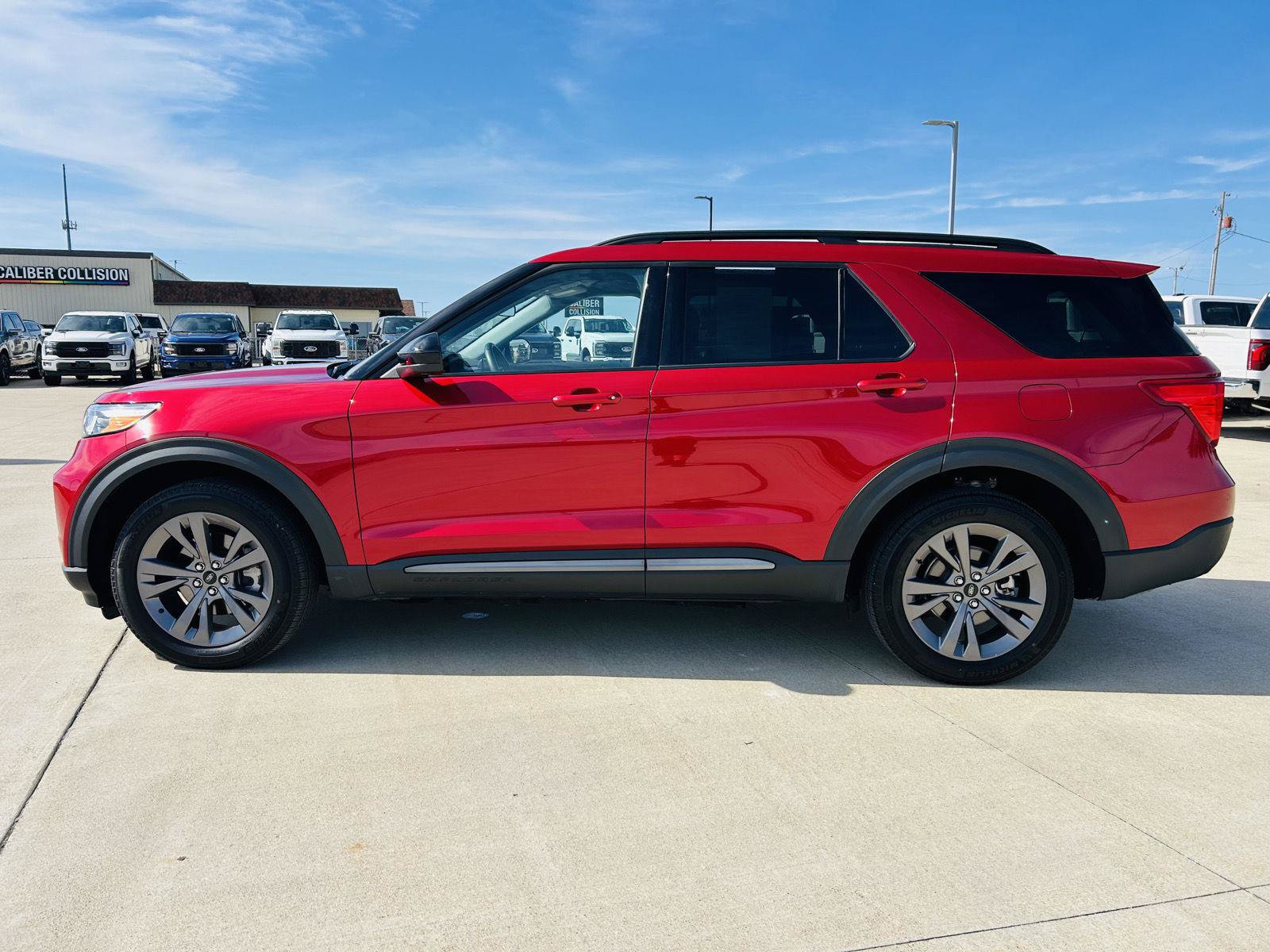 Used 2024 Ford Explorer XLT w/ Equipment Group 202A AWD/4WD image 36