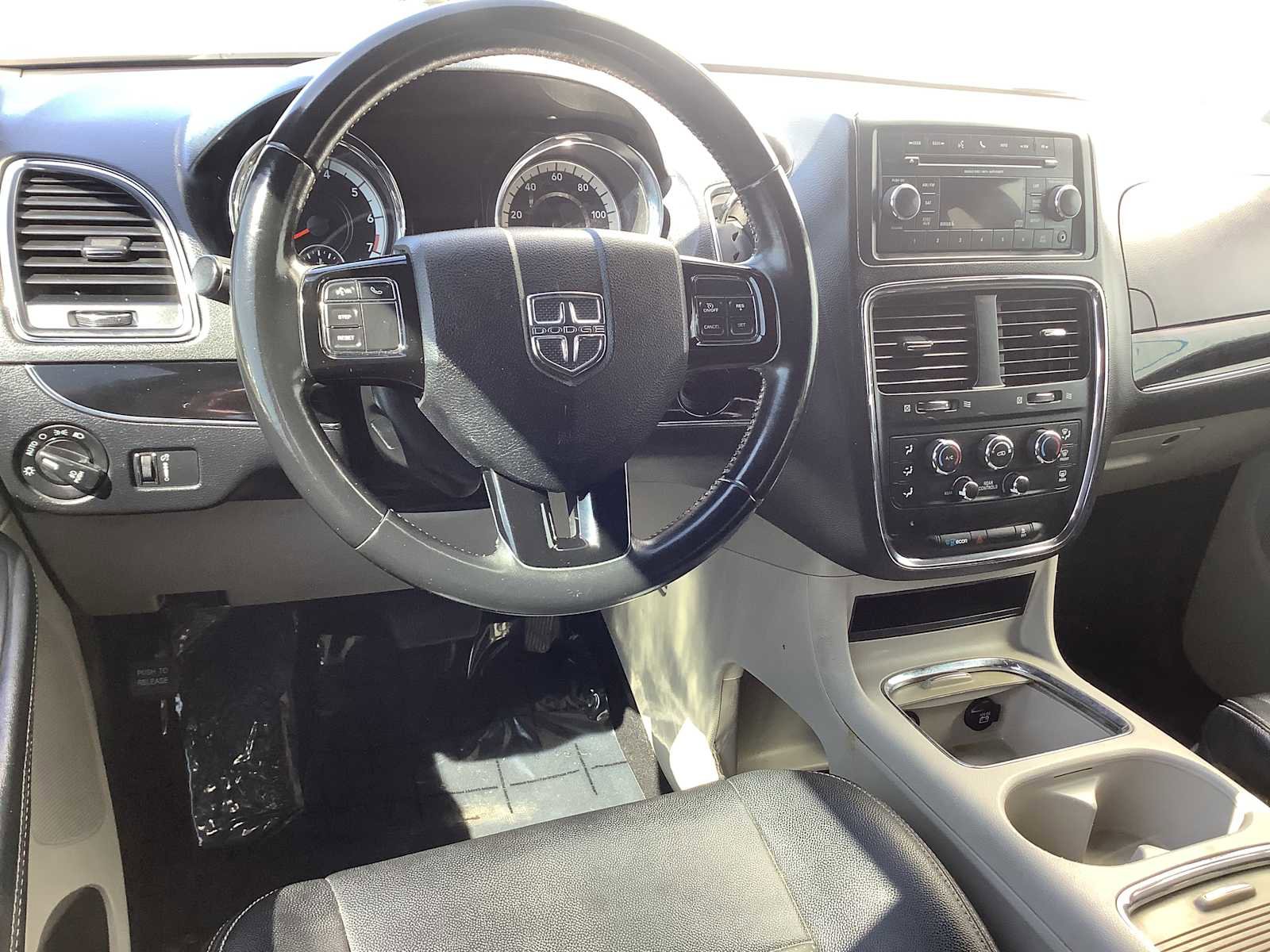 Used 2017 Dodge Grand Caravan SXT FWD image 10