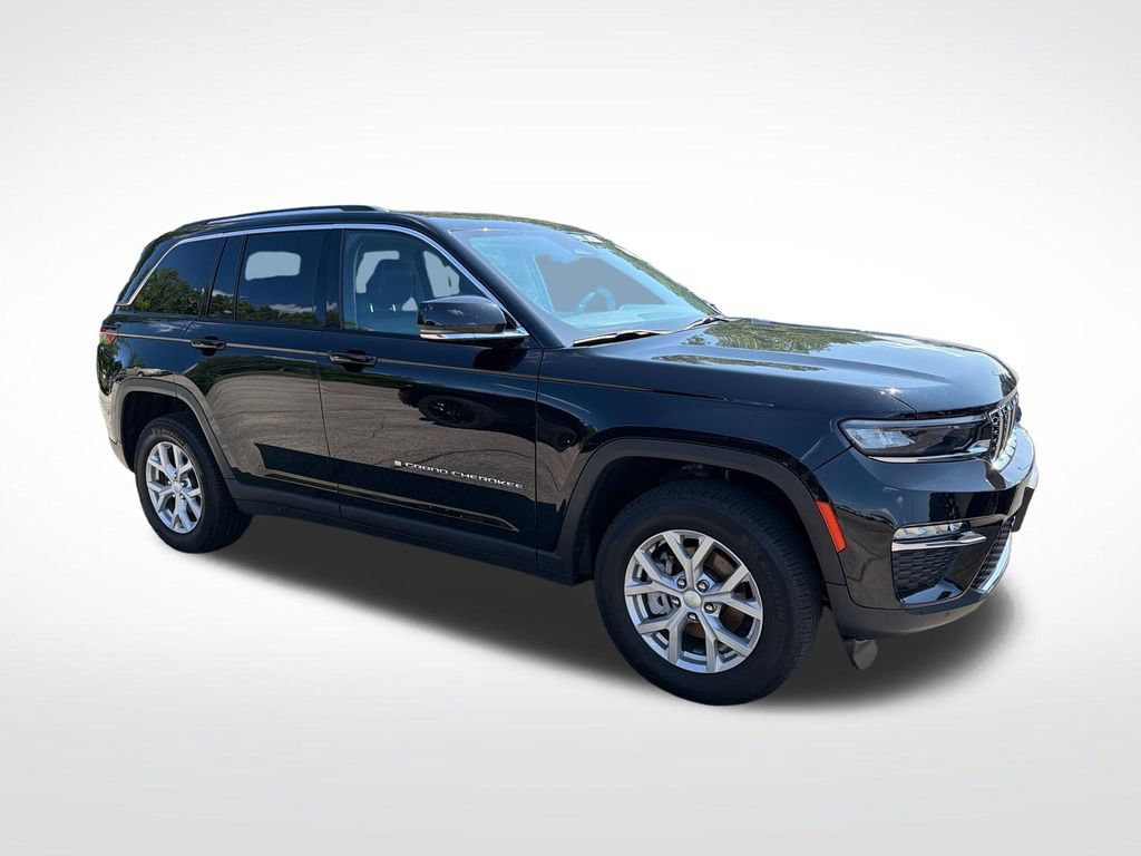 Used 2023 Jeep Grand Cherokee Limited AWD/4WD image 7