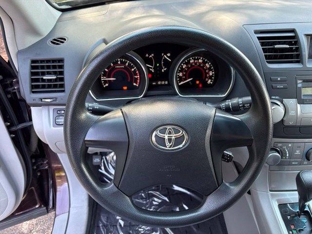 Used 2012 Toyota Highlander 4WD w/ Tow Pkg image 10