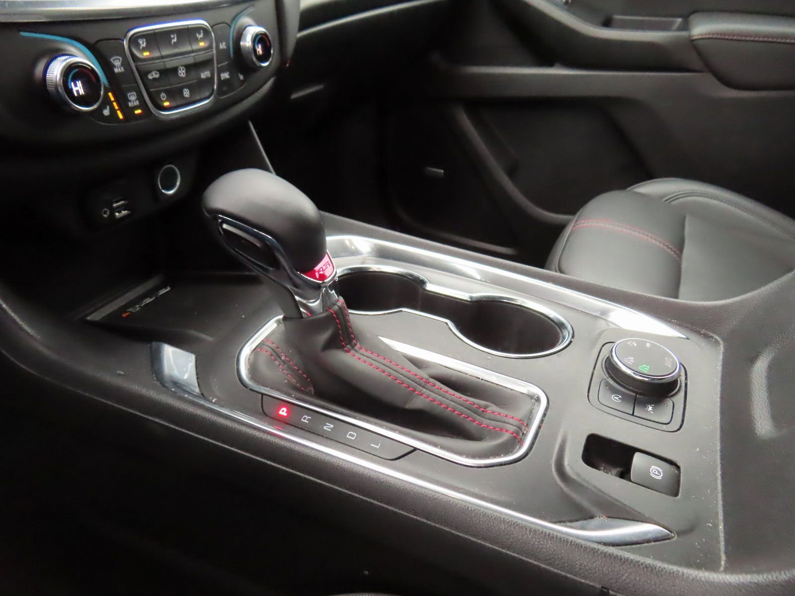 Used 2023 Chevrolet Traverse RS image 25