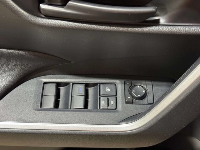 Used 2021 Toyota RAV4 SE w/ Weather & Moonroof Package AWD/4WD image 19