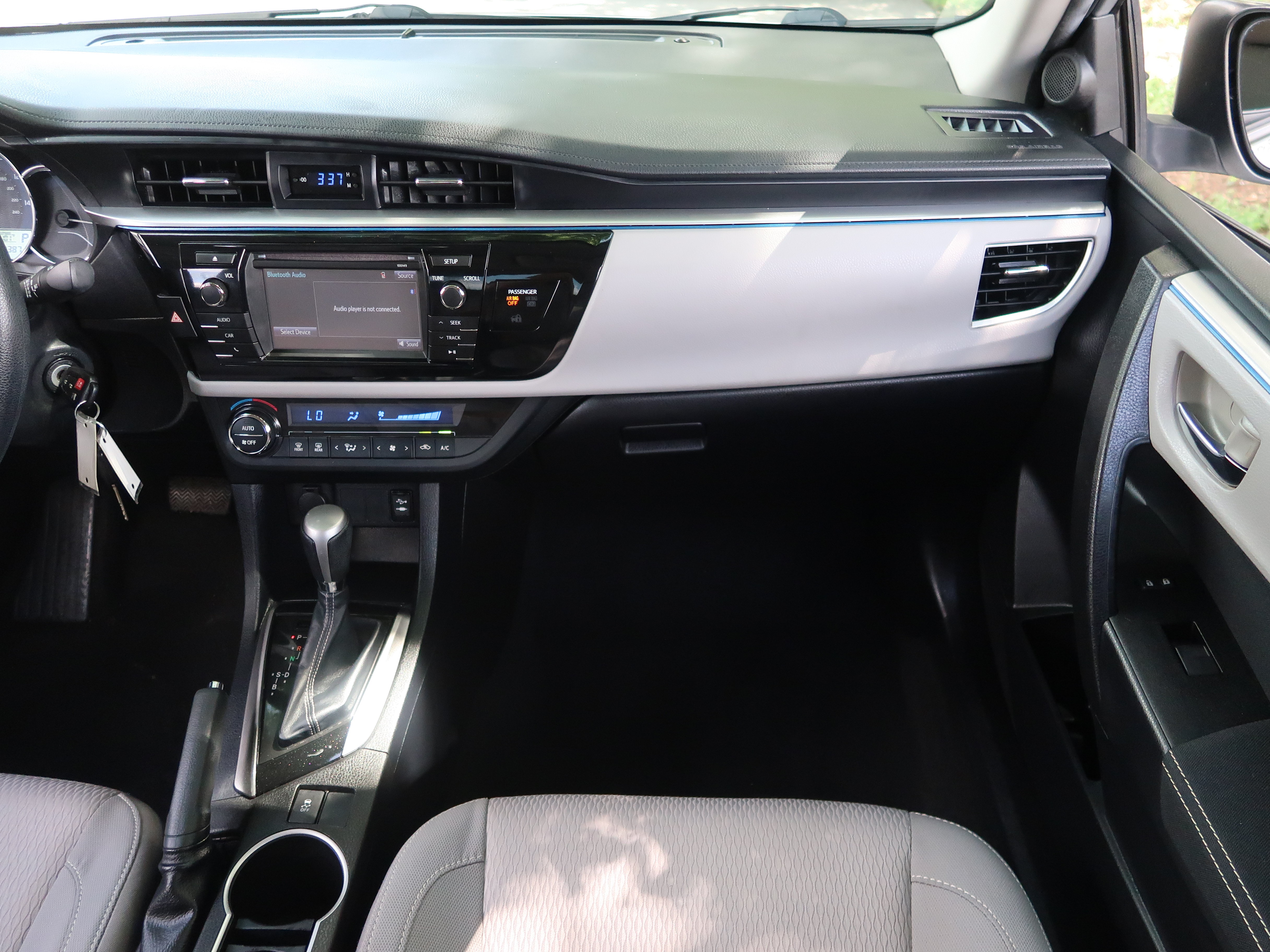 Used 2014 Toyota Corolla LE FWD image 15