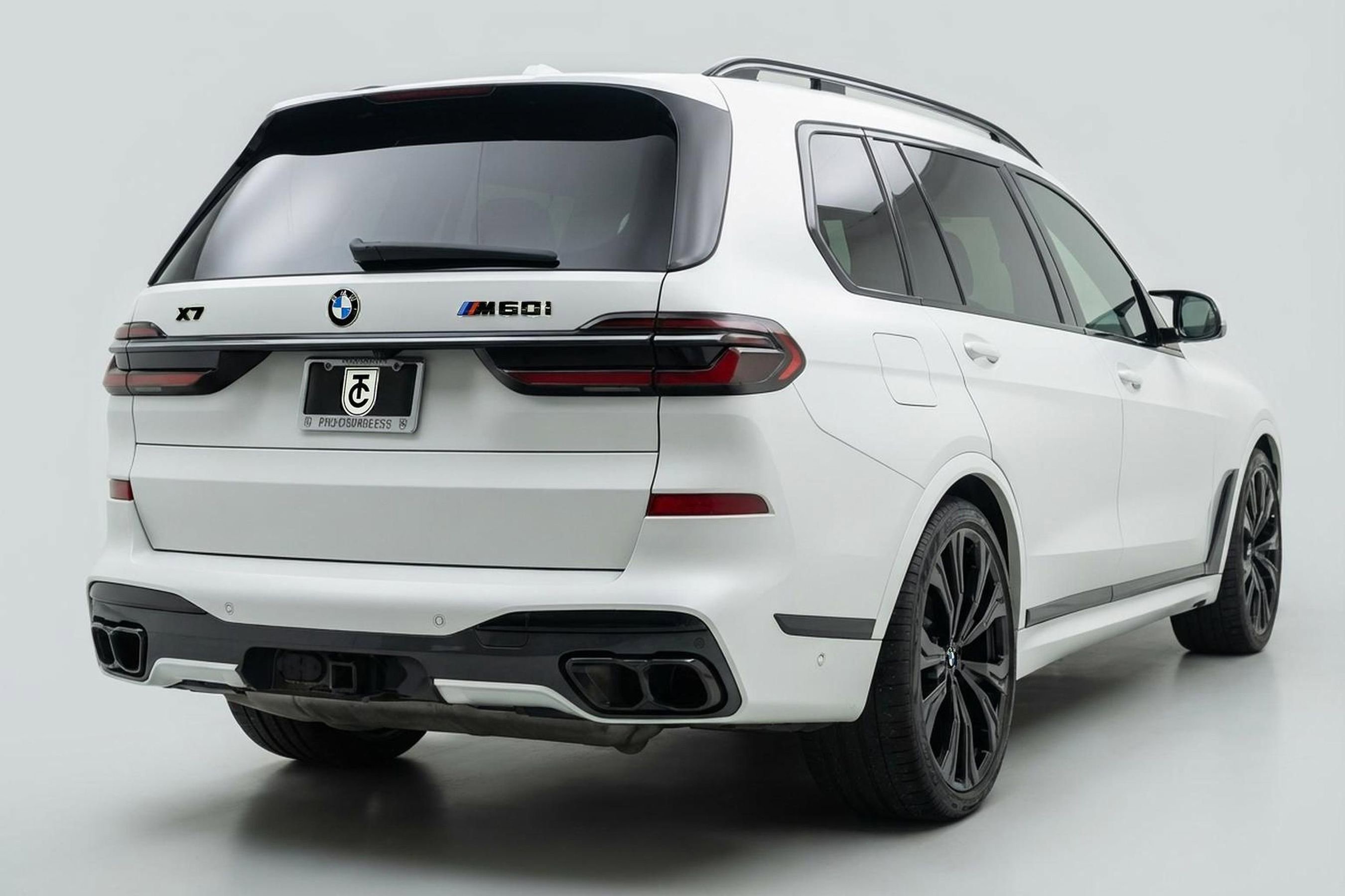 Used 2023 BMW X7 M60i w/ Executive Package image 3