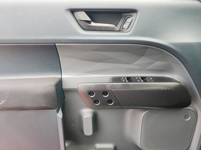 Used 2025 Ford Maverick XL w/ Equipment Group 102A image 21