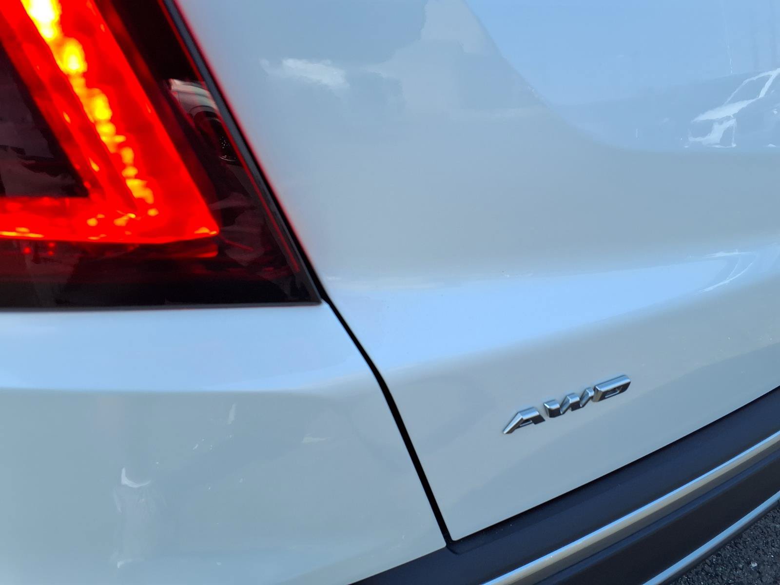 Certified 2024 Cadillac XT5 Premium Luxury w/ LPO, Floor Liner Package AWD/4WD image 12