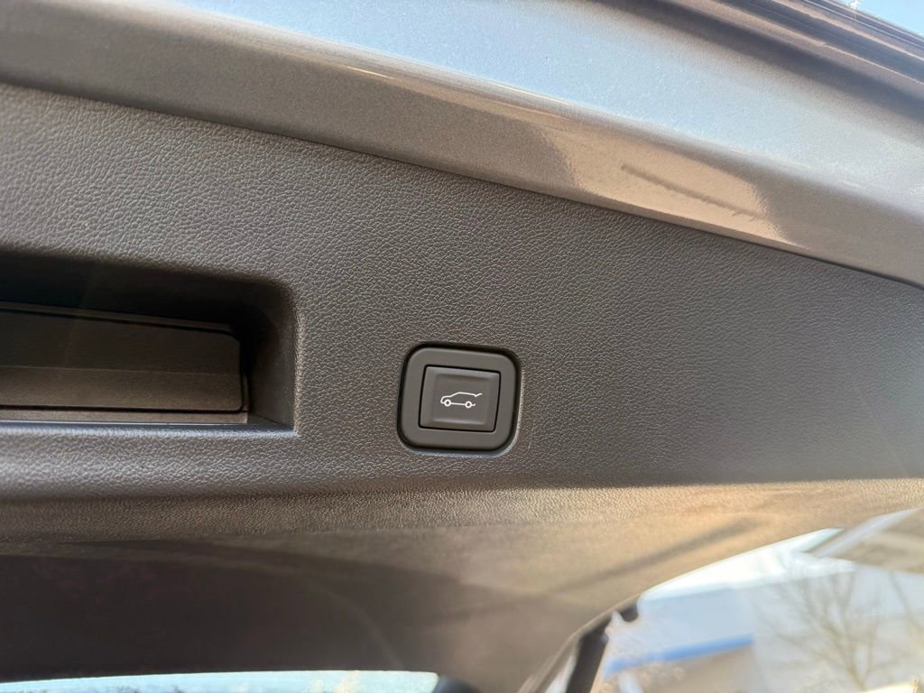 New 2026 Chevrolet Traverse LT w/ LPO, Floor Liner Package image 16