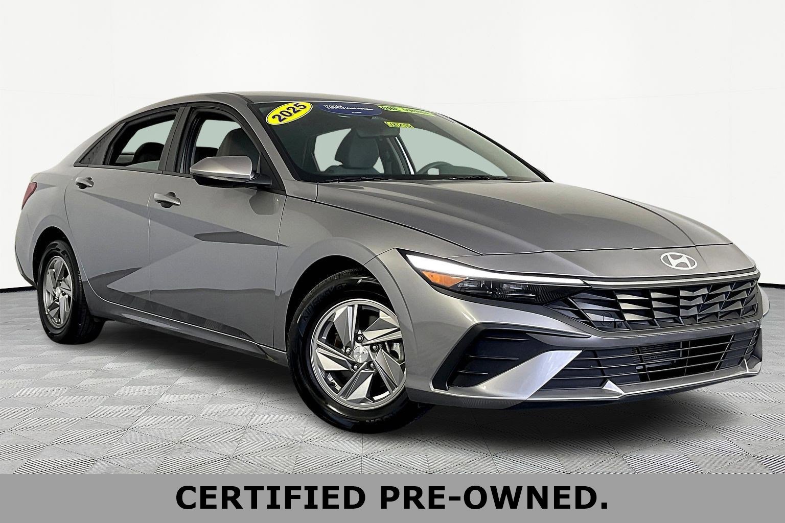 Used 2025 Hyundai Elantra SE image 3