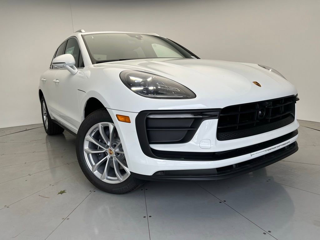 Certified 2025 Porsche Macan image 24