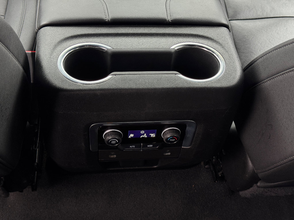 Used 2022 Chevrolet Suburban LT image 13