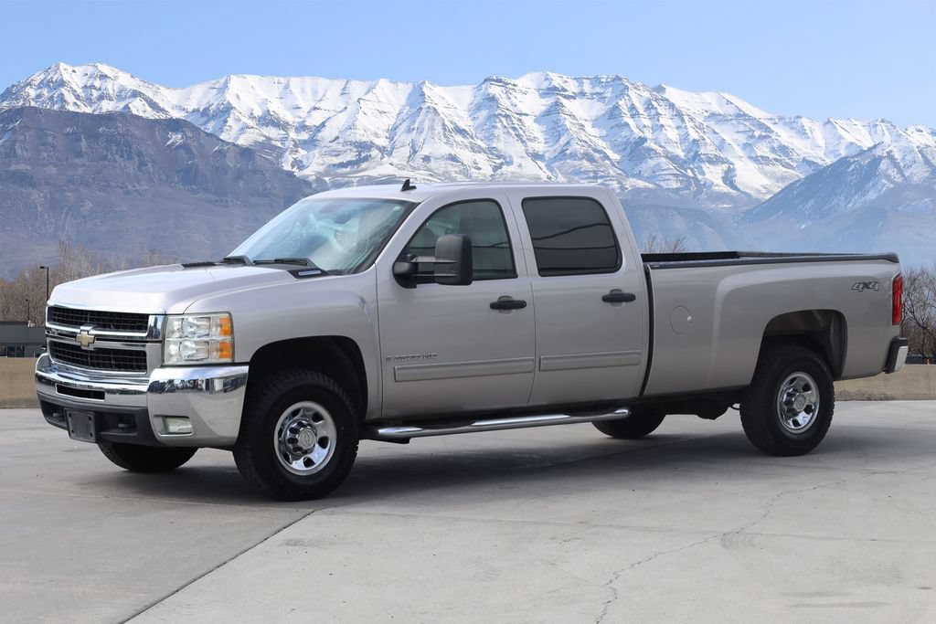 Used 2009 Chevrolet Silverado 3500 LT w/ Exterior Plus Package AWD/4WD image 2