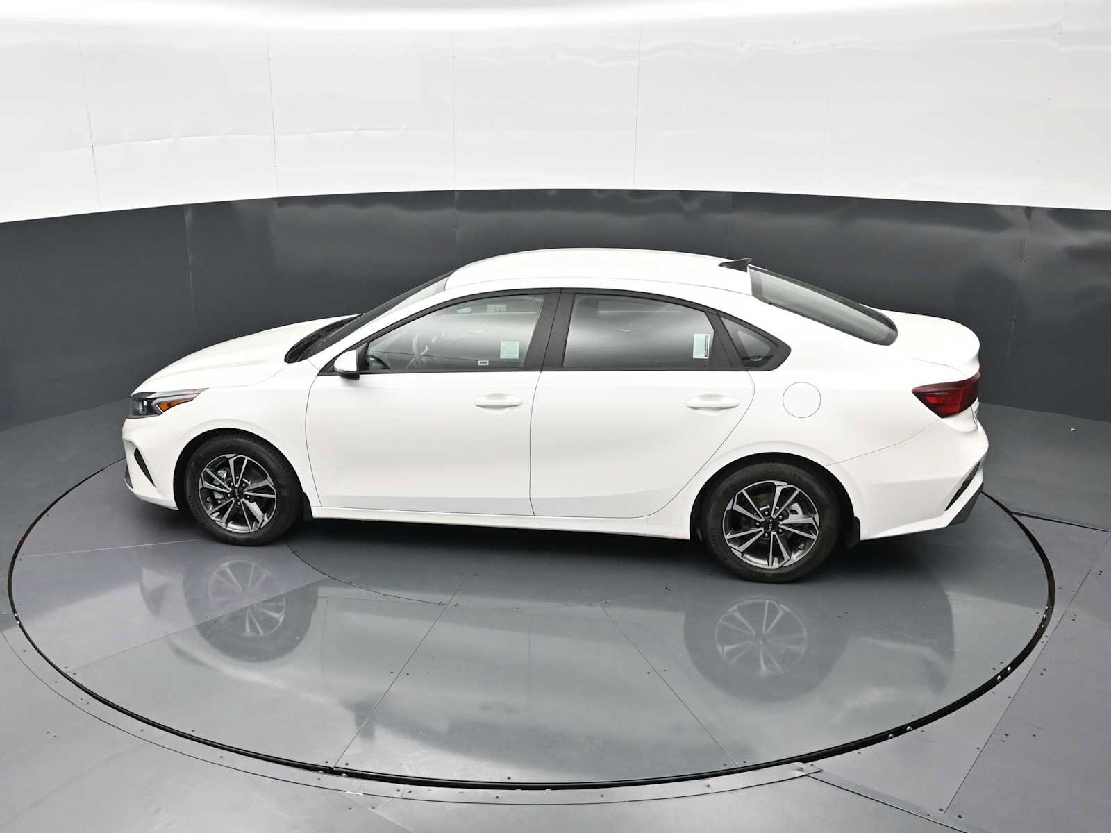 Used 2024 Kia Forte LXS w/ LXS Technology Package FWD image 29