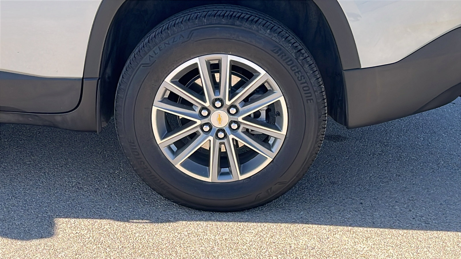 Used 2023 Chevrolet Traverse LT image 5