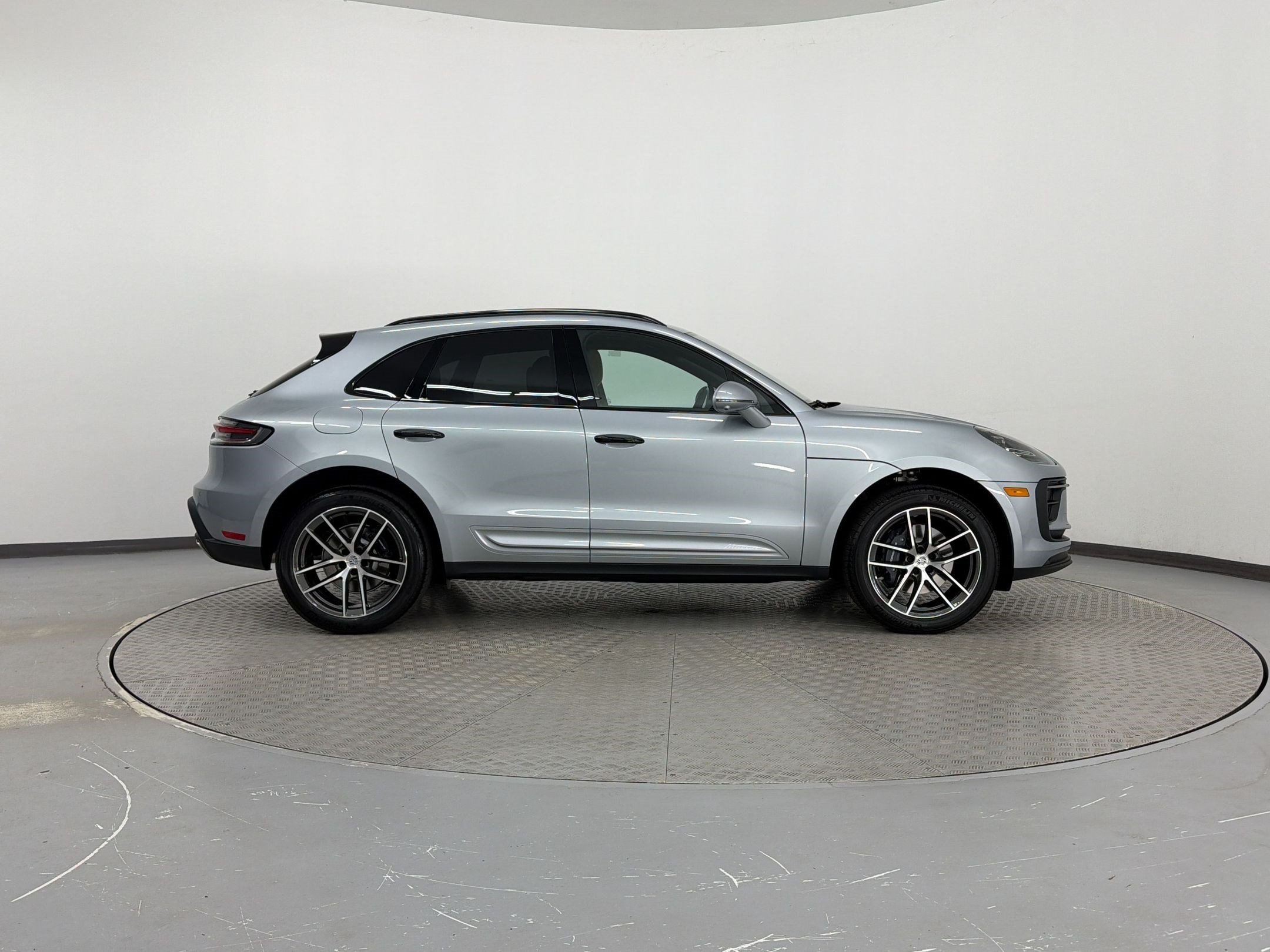 New 2026 Porsche Macan AWD/4WD image 8