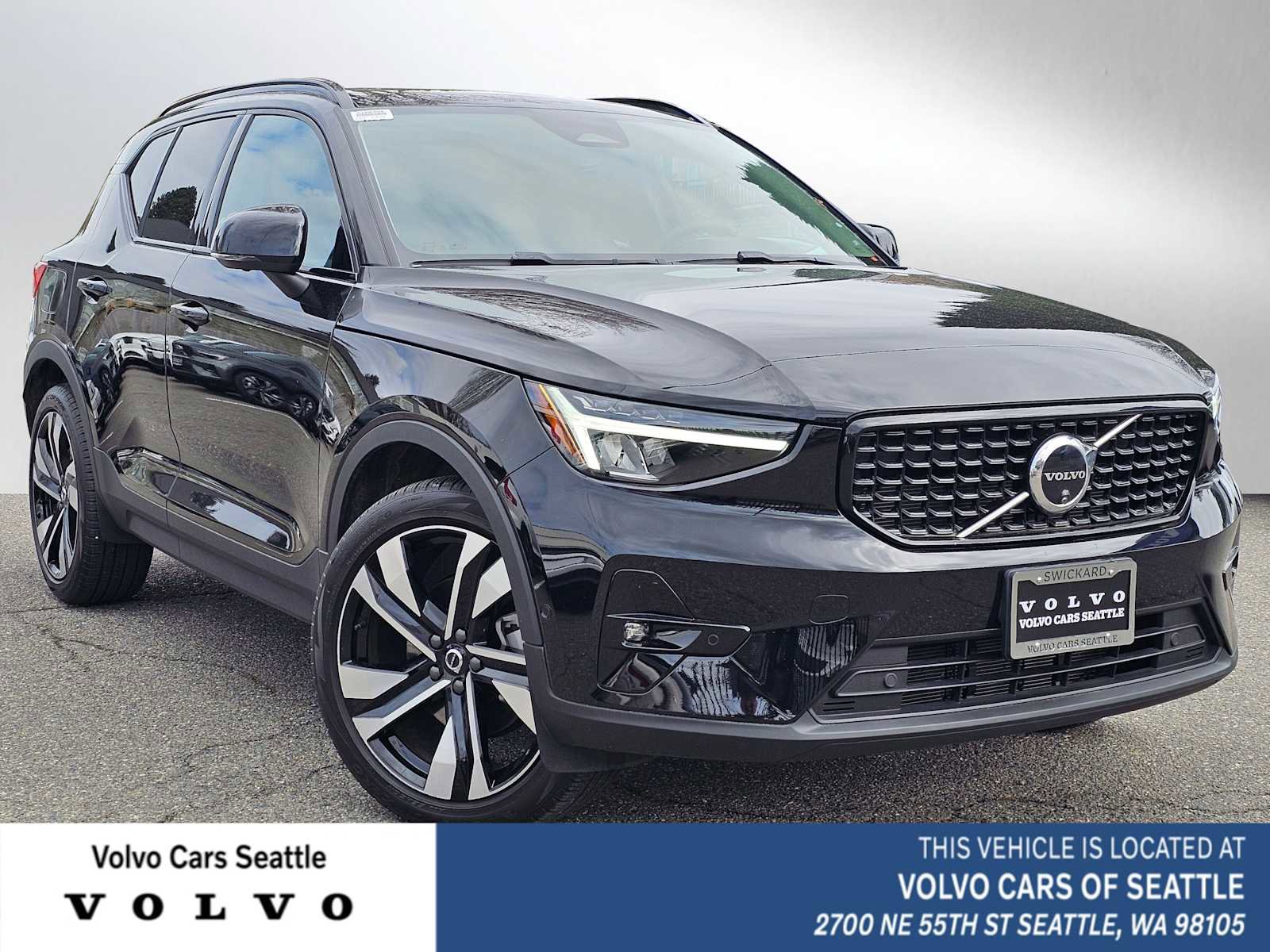 Certified 2024 Volvo XC40 B5 Plus w/ Climate Package image 1