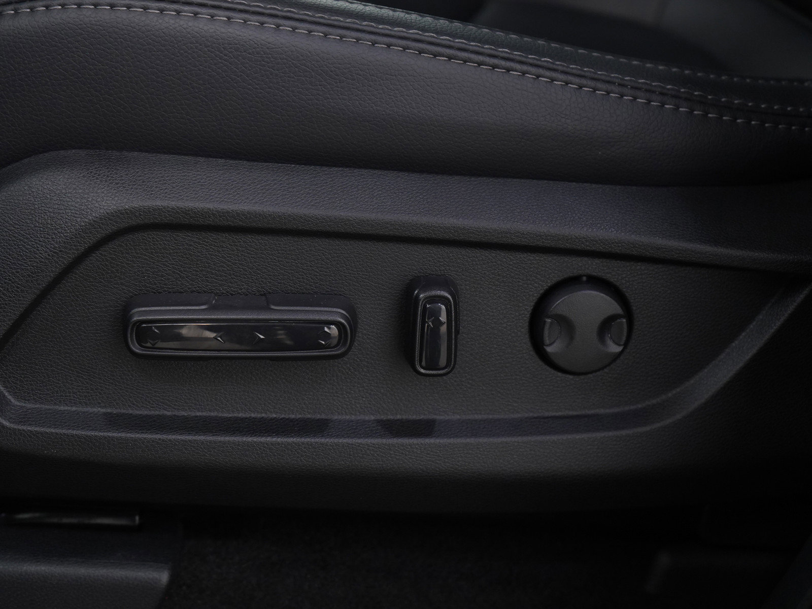 Used 2025 Honda Pilot EX-L image 33