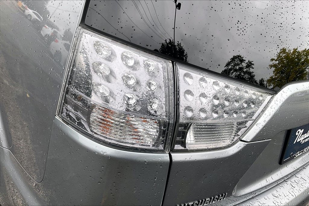 Used 2013 Mitsubishi Outlander SE AWD/4WD image 33