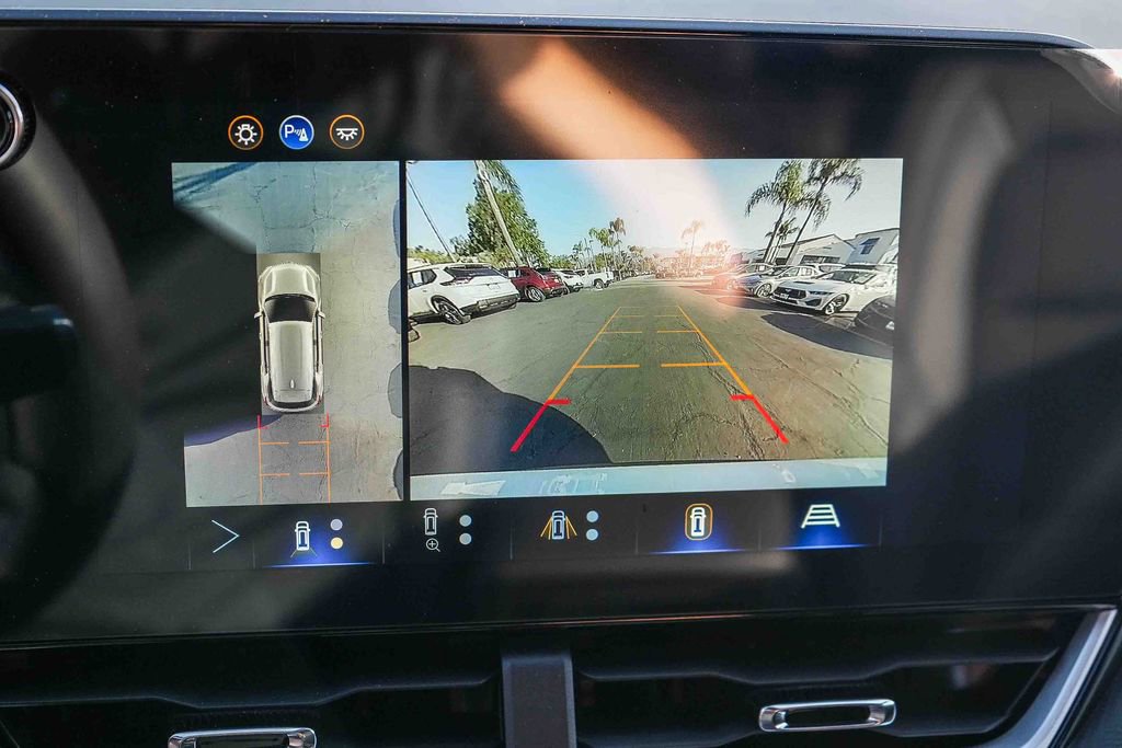 New 2026 Chevrolet Equinox LT w/ Convenience Package II FWD image 23