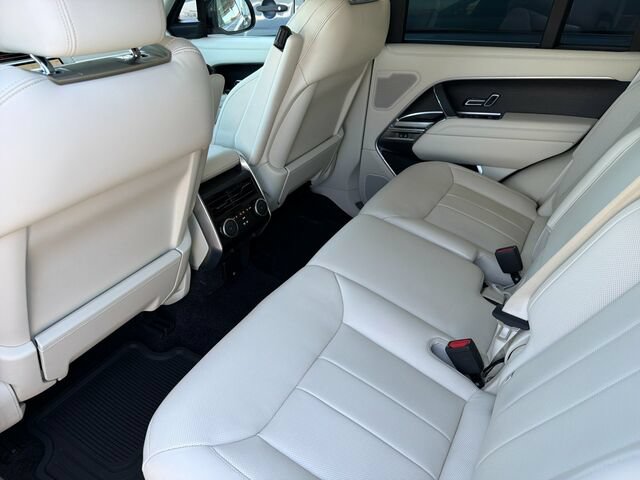 Used 2024 Land Rover Range Rover SE AWD/4WD image 13