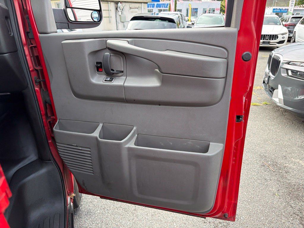 Used 2013 GMC Savana 3500 w/ Power Package RWD image 27
