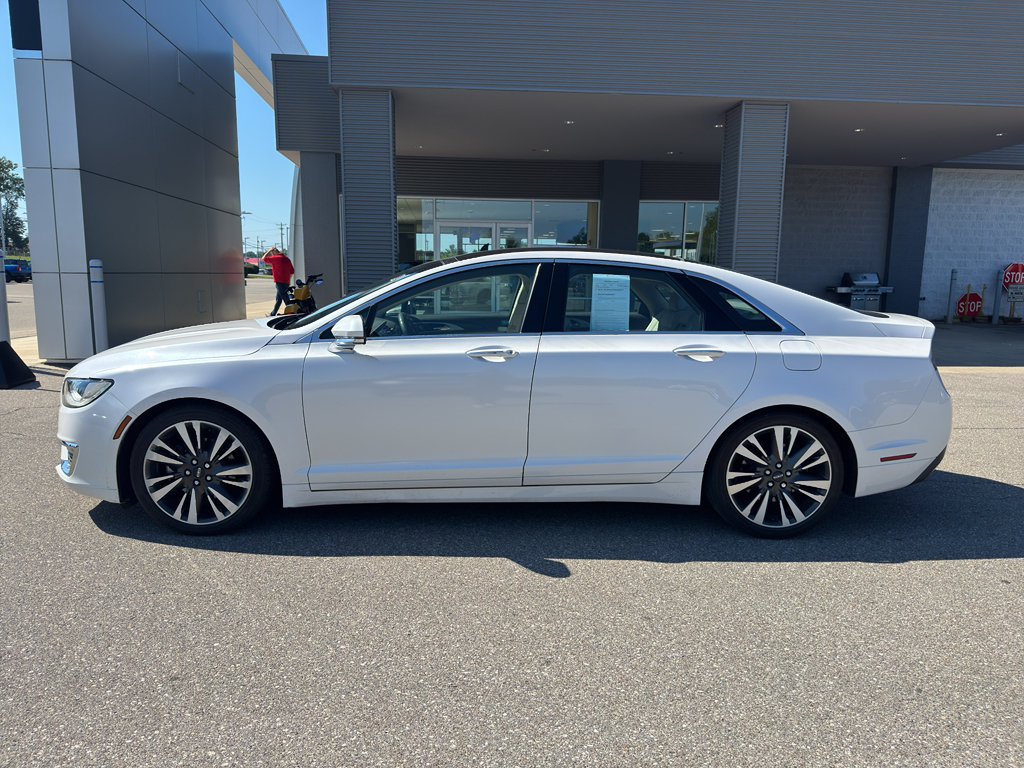 Used 2017 Lincoln MKZ Reserve FWD image 4