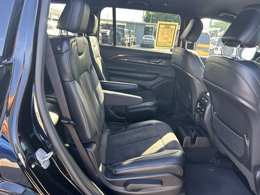 Used 2023 Jeep Grand Cherokee L Laredo AWD/4WD image 27